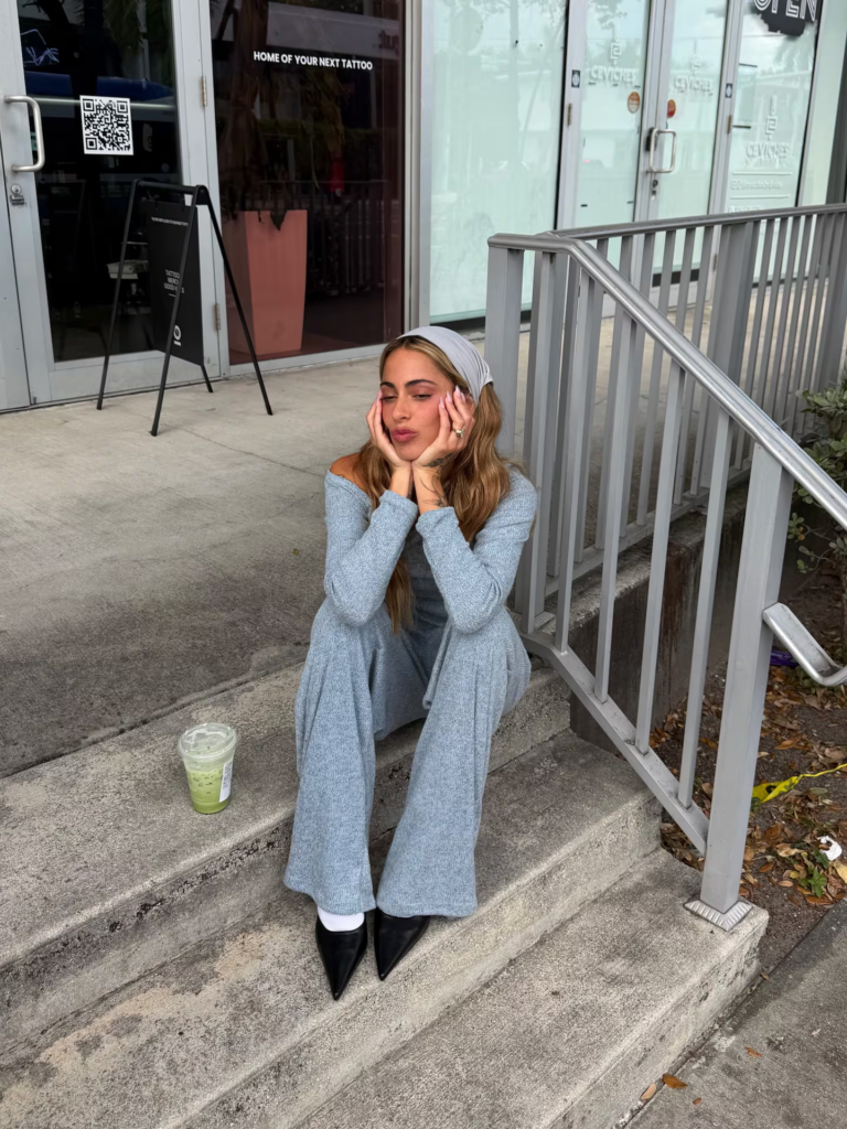 Tini Stoessel deslumbró en Miami con un look sporty chic y un bolso de lujo