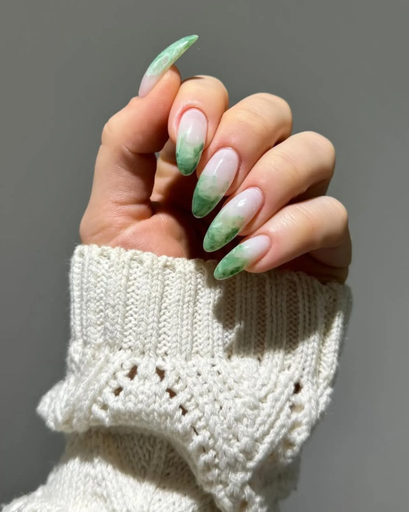Uñas matcha: el color tendencia que será furor este invierno 2026