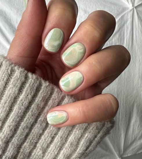Uñas matcha: el color tendencia que será furor este invierno 2026