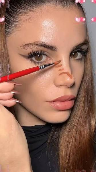 Cómo afinar la nariz con maquillaje: el truco con iluminador que usan los expertos
