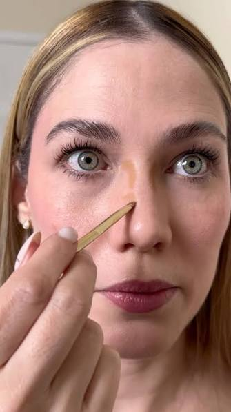 Cómo afinar la nariz con maquillaje: el truco con iluminador que usan los expertos
